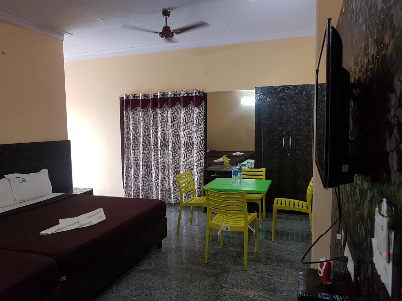 Dolphin Resort Yelagiri Buitenkant foto